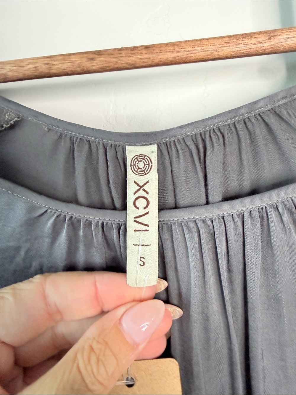 XCVI Gray Scoop-Neck flutter-Sleeve oversized flowy blouse - Picture 3 of 5